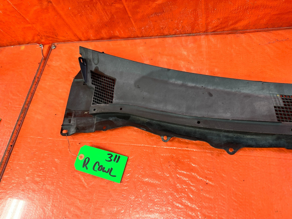 08 15 INFINITI G37 & Q60    2D COUPE   PASSENGER RIGHT WIPER COWL TRIM OEM #3114