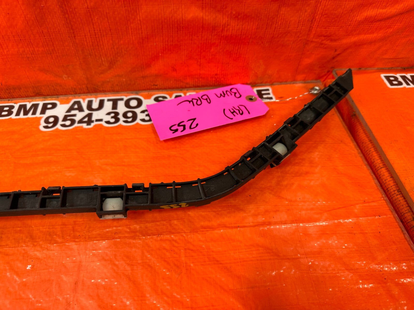 04 08 ACURA TSX   RIGHT REAR   BUMPER BRACKET CLIP SPACER RETAINER   OEM #2555
