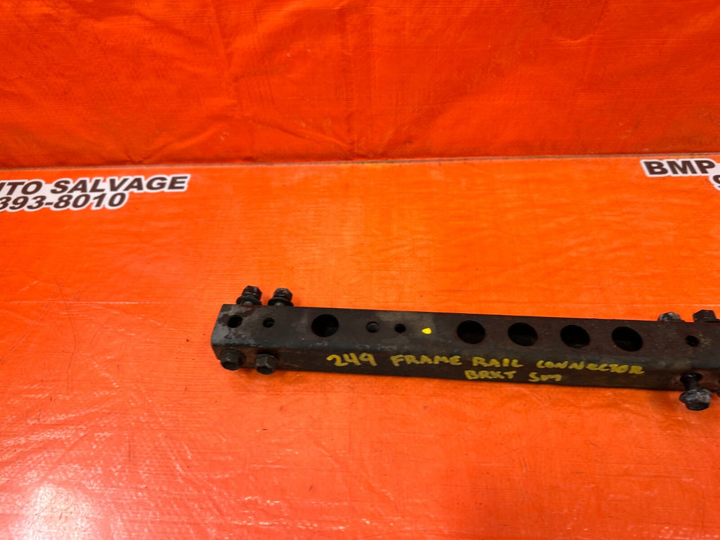 1996 96 TOYOTA TACOMA 2RZ FE 2.4L   FRONT FRAME RAIL CONNECTOR BRACKET OEM 2496