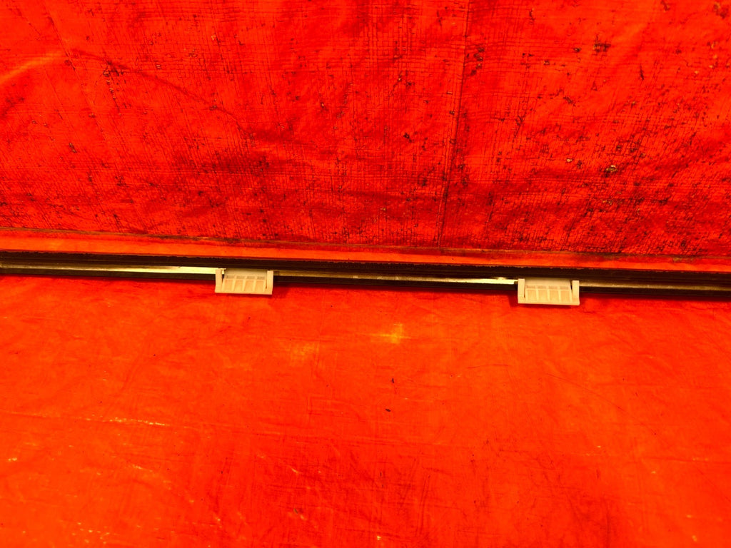 02 05 HONDA CIVIC SI EP3 HATCH   RIGHT FRONT EXTERIOR WINDOW GLASS TRIM OEM #2134