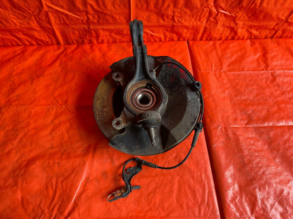 02 04 HONDA CR V CRV   4WD MODEL ONLY   DRIVER LEFT FRONT SPINDLE KNUCKLE HUB OE11