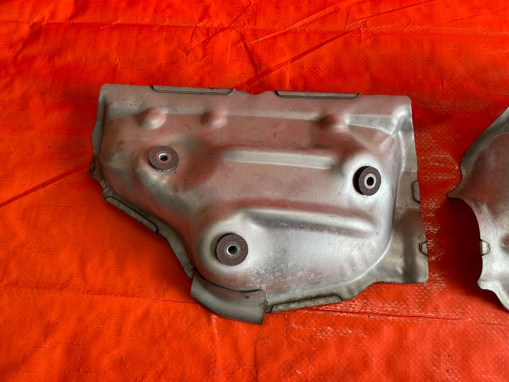 09 13 INFINITI   G37 2D COUPE   EXHAUST MANIFOLD HEAT SHIELD SET LEFT RIGHT OEM 3