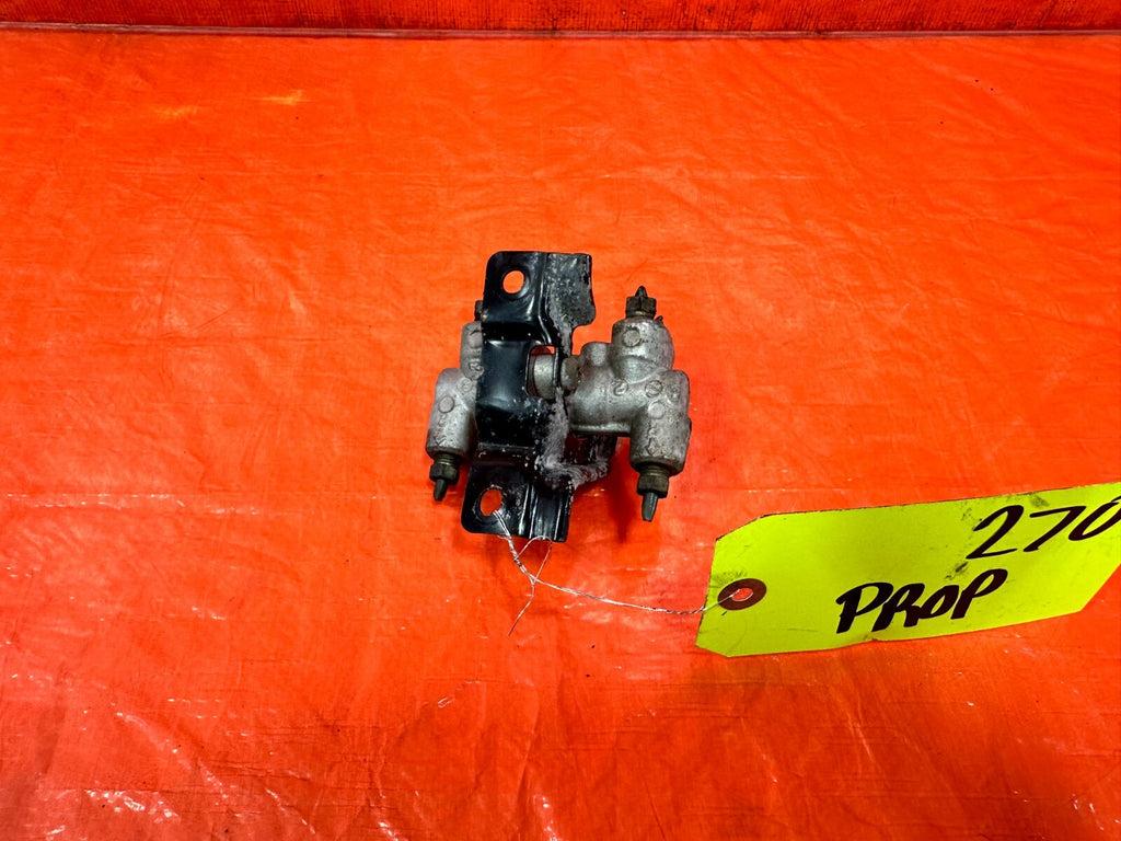 88 91 HONDA CRX   REAR DISC BRAKE   BRAKE PROPORTIONING VALVE PROP VALVE OEM 2774