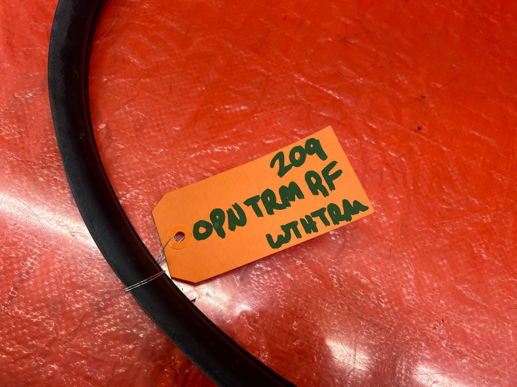 04 08 ACURA TSX   RIGHT FRONT DOOR TO CHASSIS WEATHER STRIP OPEN TRIM OEM #2094