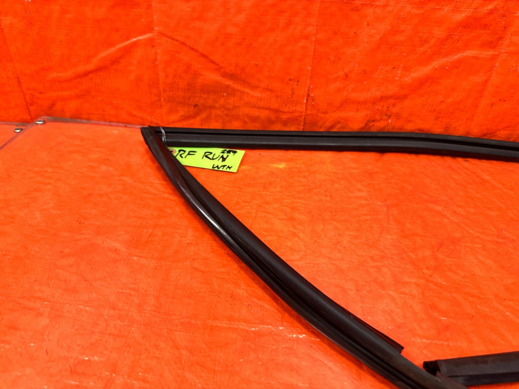 96 00 HONDA CIVIC SEDAN PASSENGER RIGHT FRONT RUN CHANNEL OEM #2979