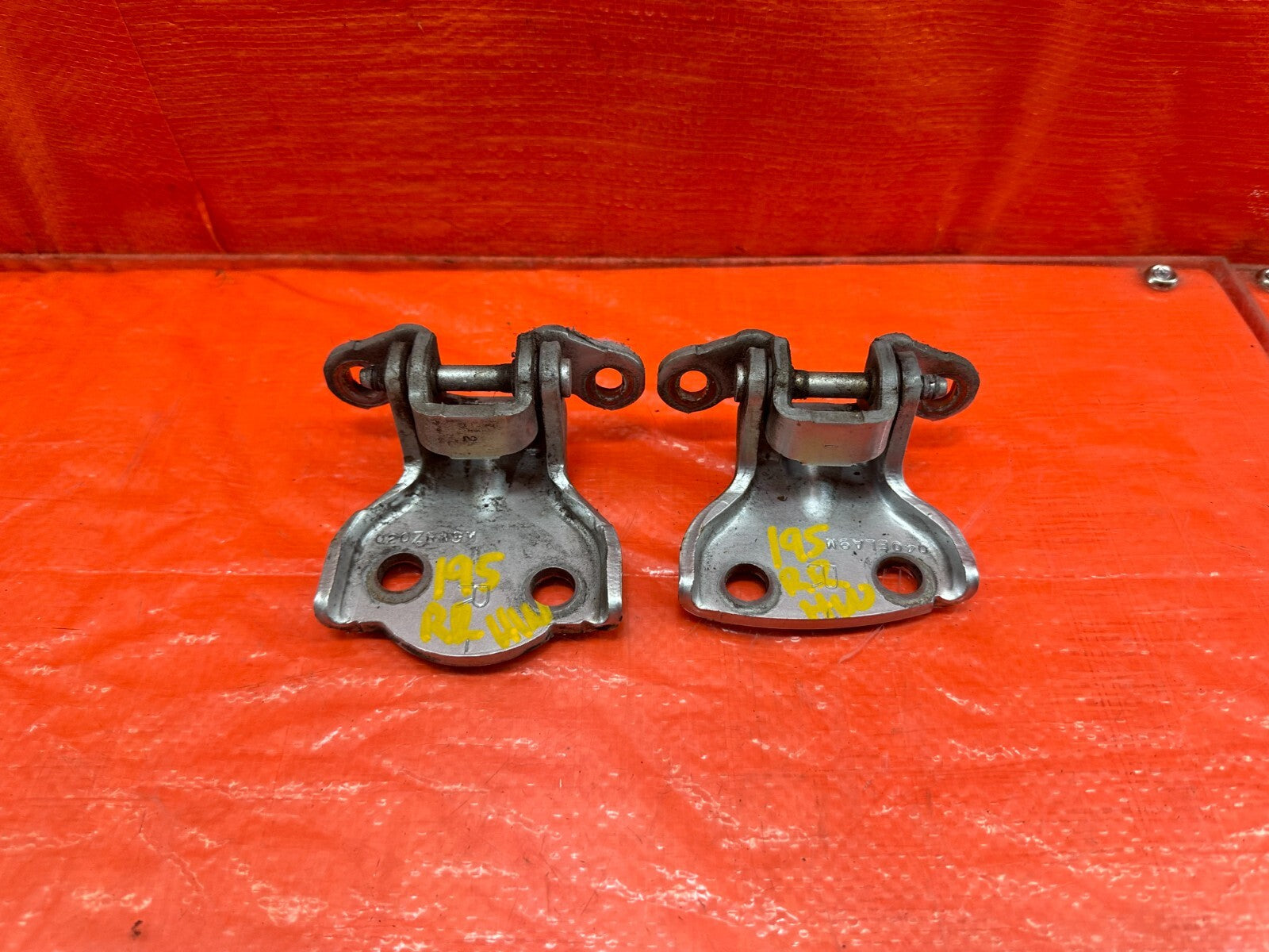 92 00 HONDA CIVIC SEDAN PASSENGER RIGHT REAR DOOR HINGE SET UPPER LOWER OEM #19510