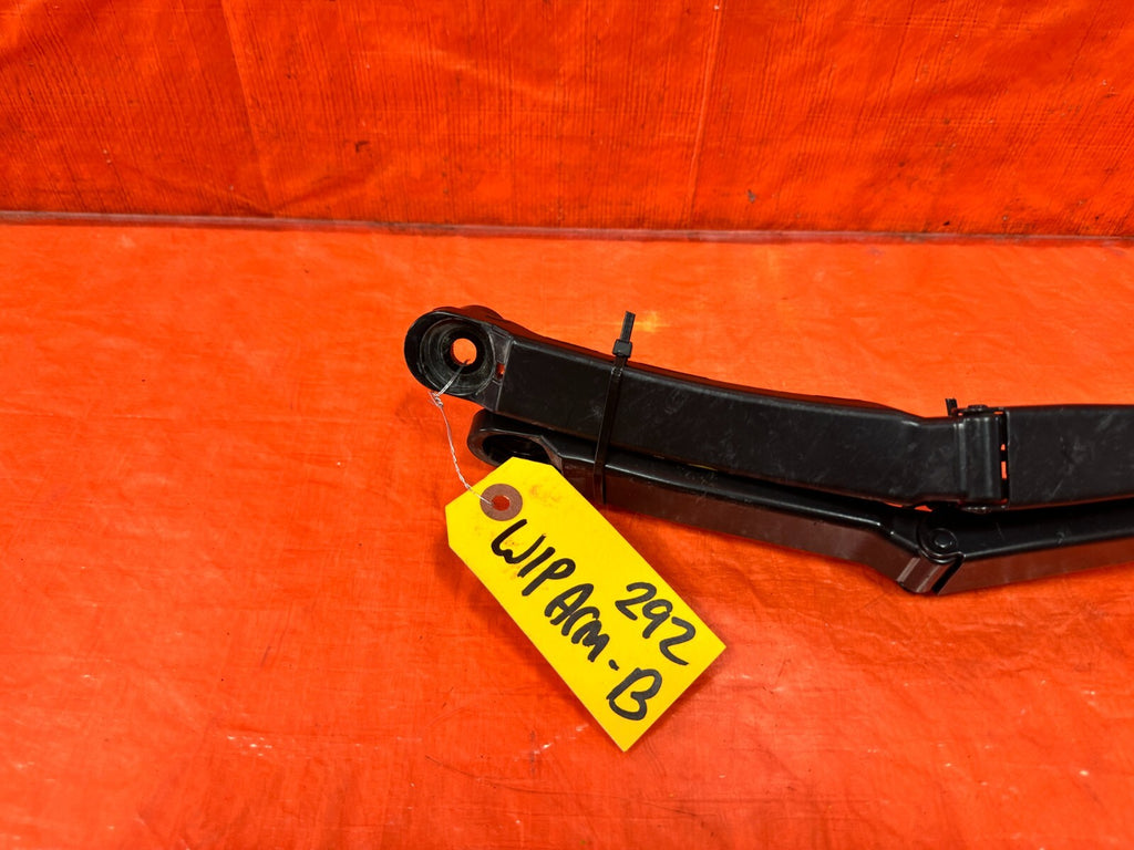 13 24 SUBARU BRZ   LEFT & RIGHT WINDSHIELD WIPER ARMS   OEM FACTORY #2921