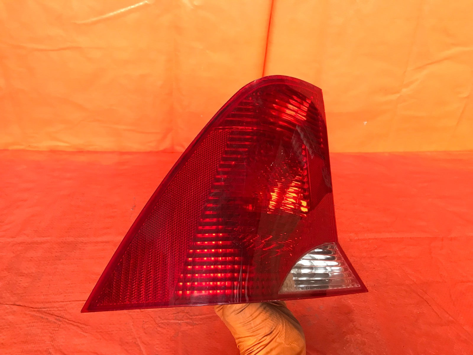 OEM 2005 2006 2007 FORD FOCUS SEDAN DRIVER LEFT TAIL LIGHT LAMP 05 06 076
