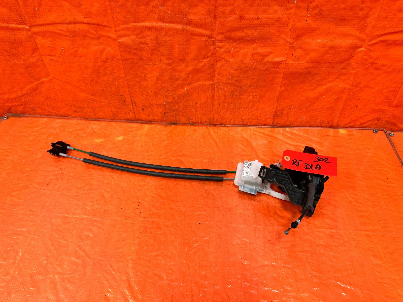 10 16 HYUNDAI GENESIS COUPE   PASSENGER RIGHT FRONT DOOR LOCK ACTUATOR   OEM 3025