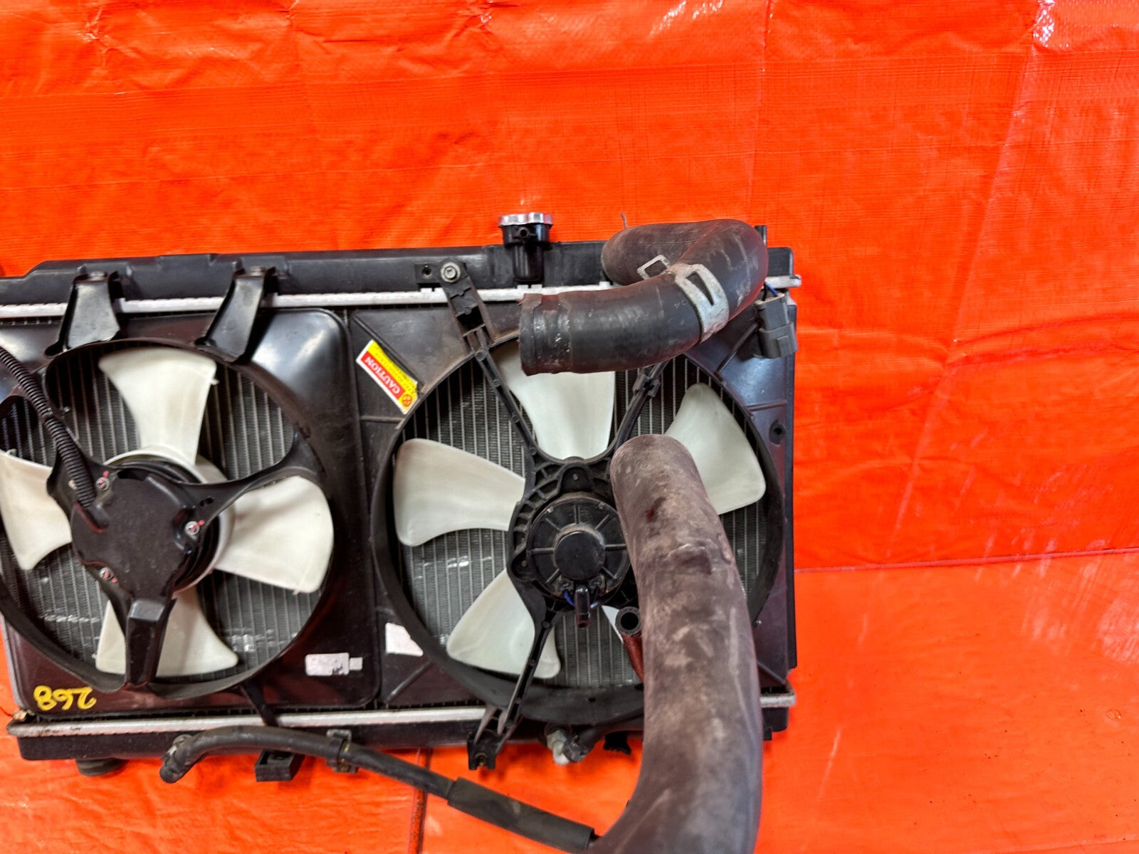 94 01 ACURA INTEGRA   AUTOMATIC MODEL   RADIATOR W/ HOSES AND RESERVOIR   OEM 688