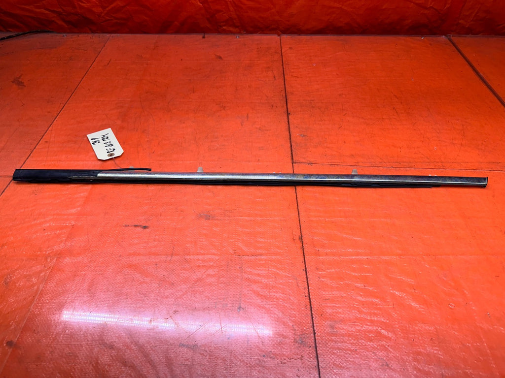 1994-2001 ACURA INTEGRA 2D PASSENGER RIGHT DOOR GLASS OUTER TRIM MOLD OEM #3498