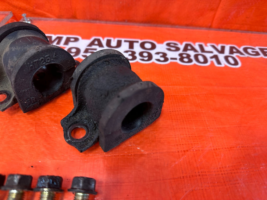 04 08 ACURA TSX   FRONT SWAY STABILIZER BAR BUSHINGS AND BRACKETS   OEM #2555
