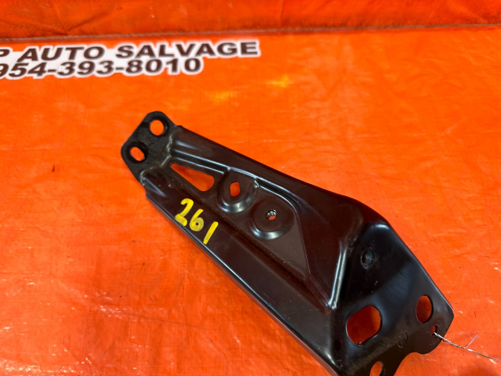 02 10 LEXUS SC430   DRIVER LEFT METAL MOUNTING BRACKET   OEM #2616