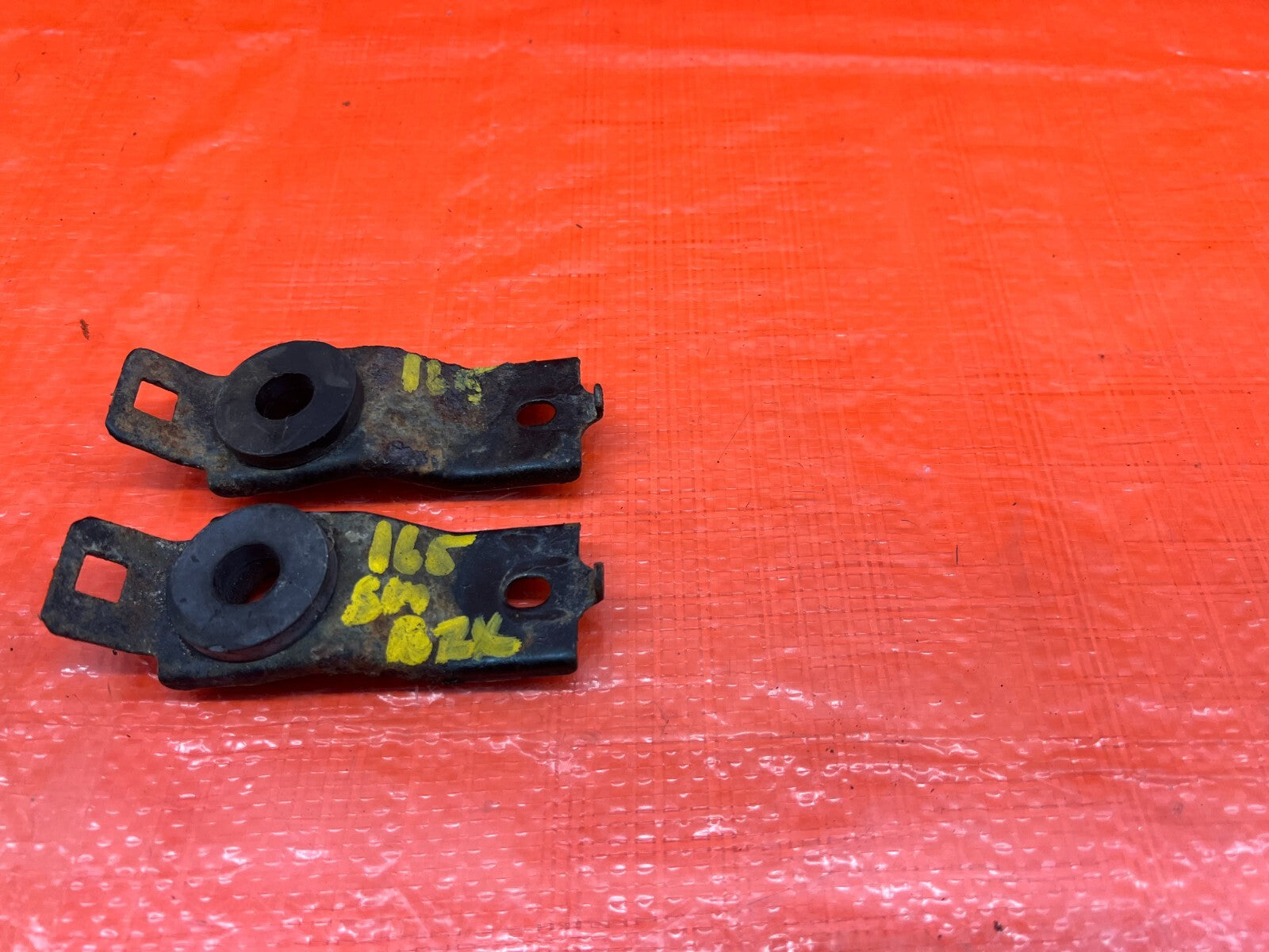 94 01 ACURA INTEGRA   RADIATOR MOUNTING BRACKET SET LEFT & RIGHT B18   OEM #1653