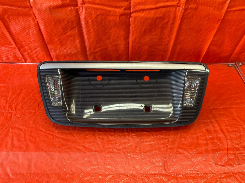 04 06 ACURA TL   REAR TRUNK LID LICENSE PLATE HOLDER TRIM W/ LIGHTS   OEM #1070