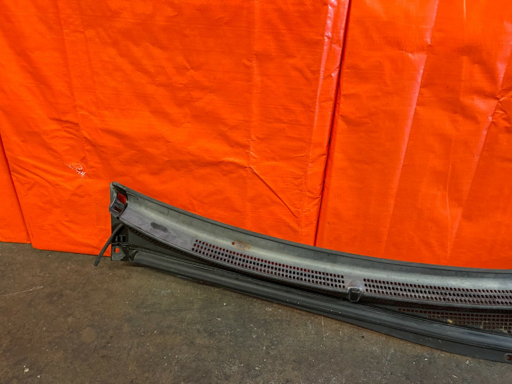 10 12 HYUNDAI GENESIS 2D COUPE   WINDSHIELD WIPER COWL   86150 2M000   OEM OE5