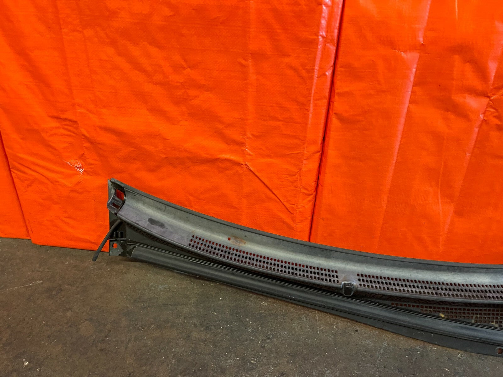 10 12 HYUNDAI GENESIS 2D COUPE   WINDSHIELD WIPER COWL   86150 2M000   OEM OE5
