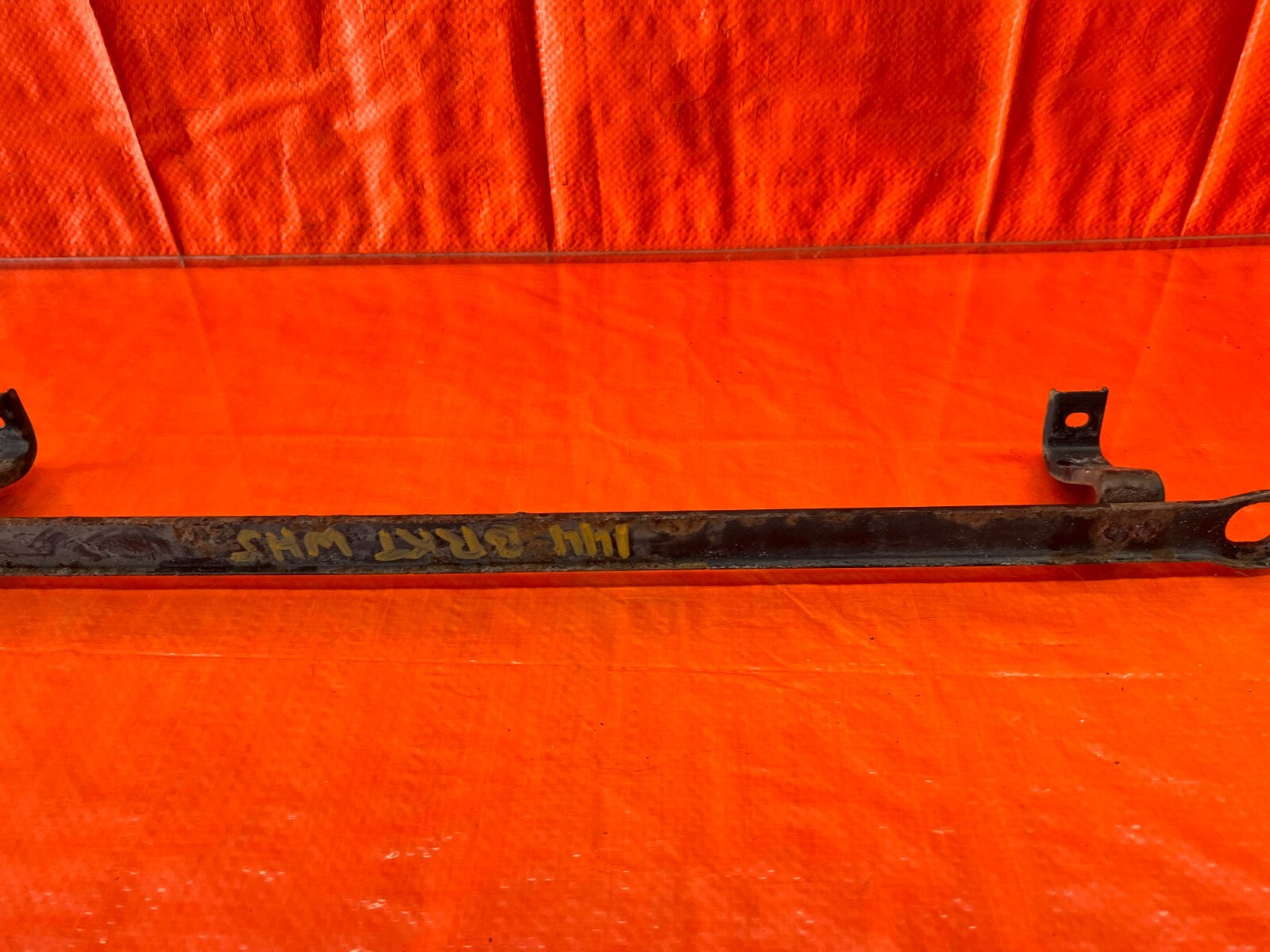 94 01 ACURA INTEGRA   AC CONDENSER ASSEMBLY MOUNTING BRACKET BAR MOUNT OEM #1444