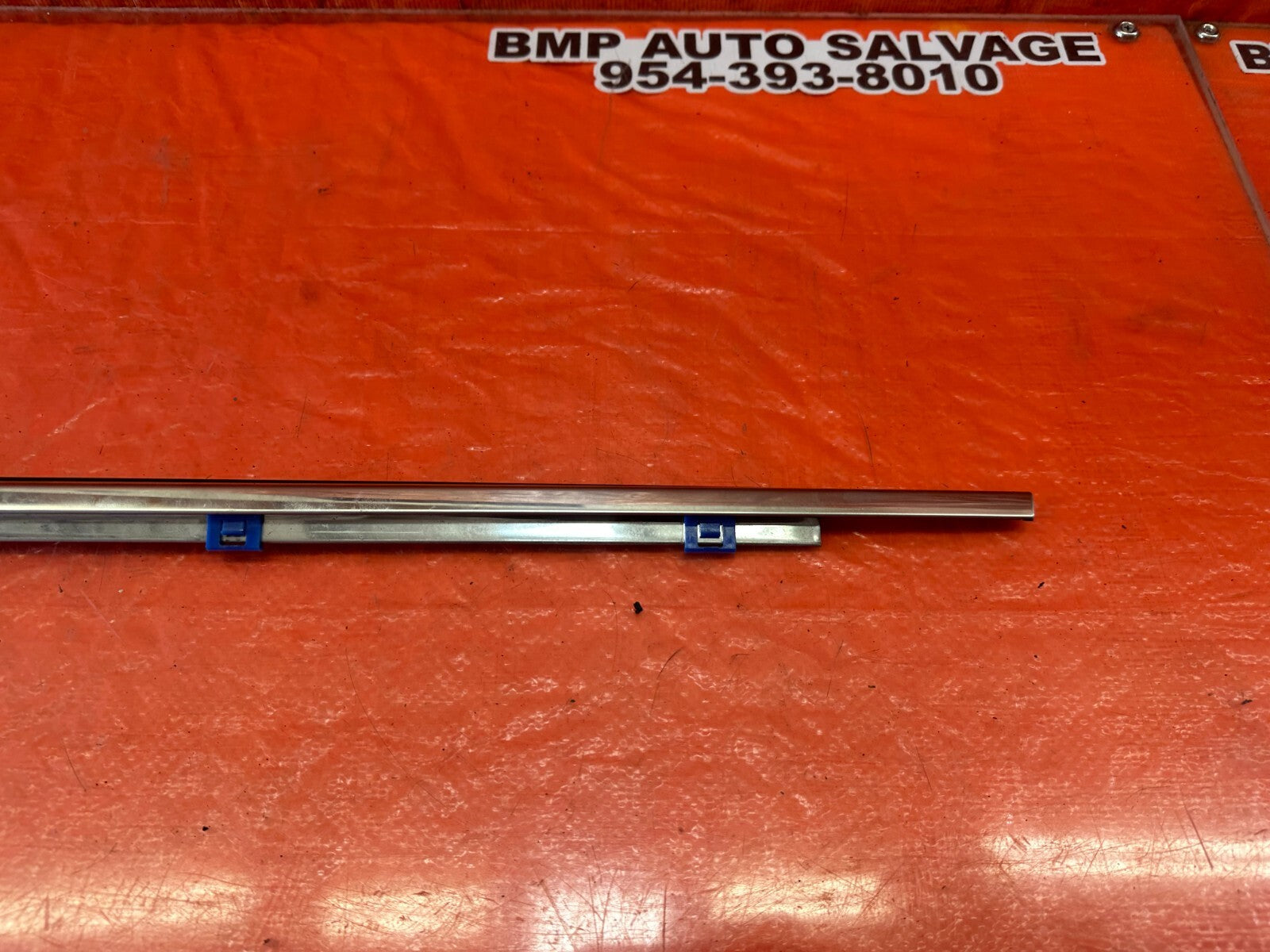 07 09 LEXUS ES350   DRIVER FRONT EXTERIOR WINDOW GLASS TRIM   OEM FACTORY #2444