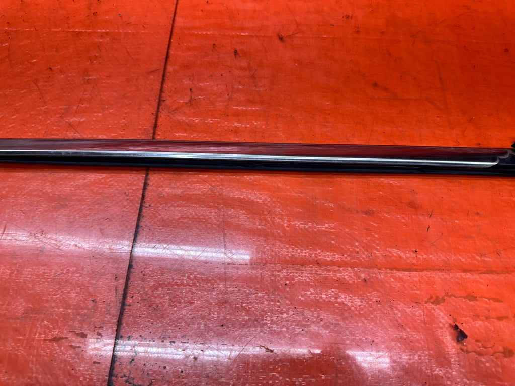 92 96 HONDA PRELUDE LEFT DRIVER DOOR GLASS TRIM OEM #3325
