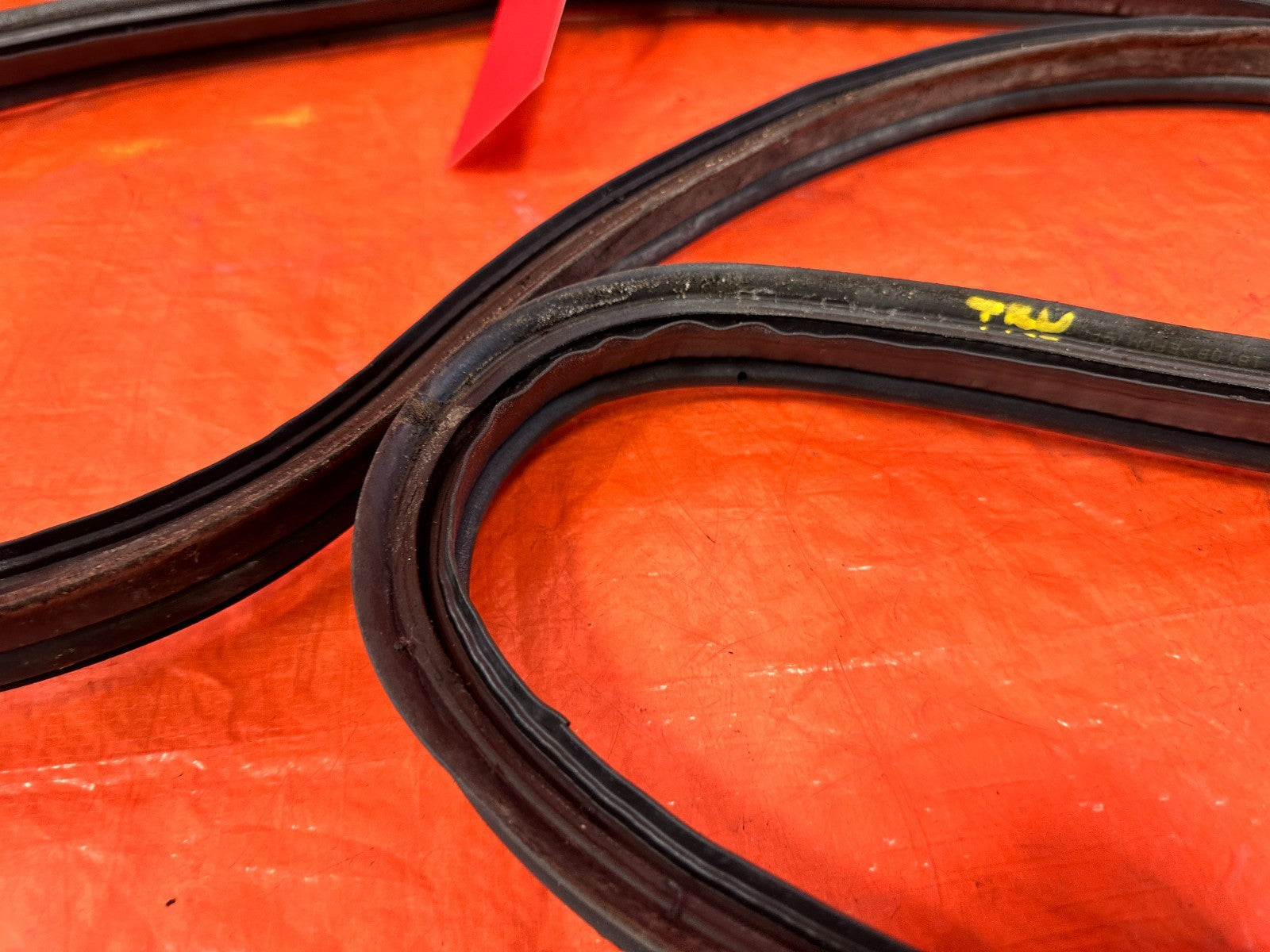 10 16 HYUNDAI GENESIS COUPE TRUNK WEATHER STRIP TRIM GASKET LINER LINING OEM 30216