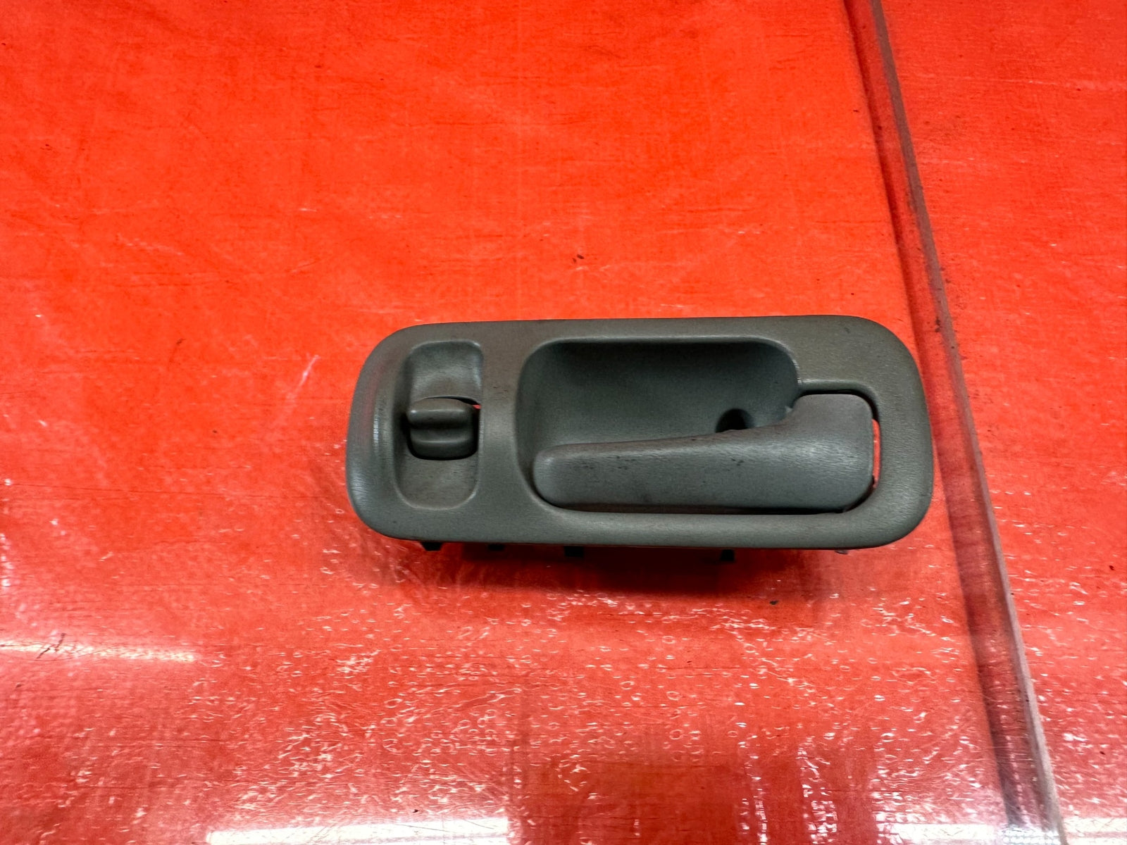 95 97 HONDA ODYSSEY   INTERIOR DOOR HANDLE PASSENGER RIGHT REAR   OEM #1936