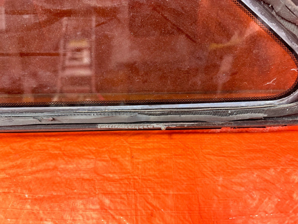 94 01 ACURA INTEGRA 2D MODEL   REAR QUARTER 1/4 GLASS   PASSENGER RIGHT OEM #28116