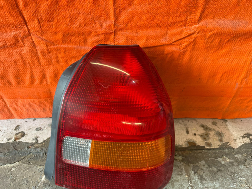 96 98 HONDA CIVIC   HATCHBACK   EK9 TYPE R   PASSENGER RIGHT TAIL LIGHT LAMP OEM2