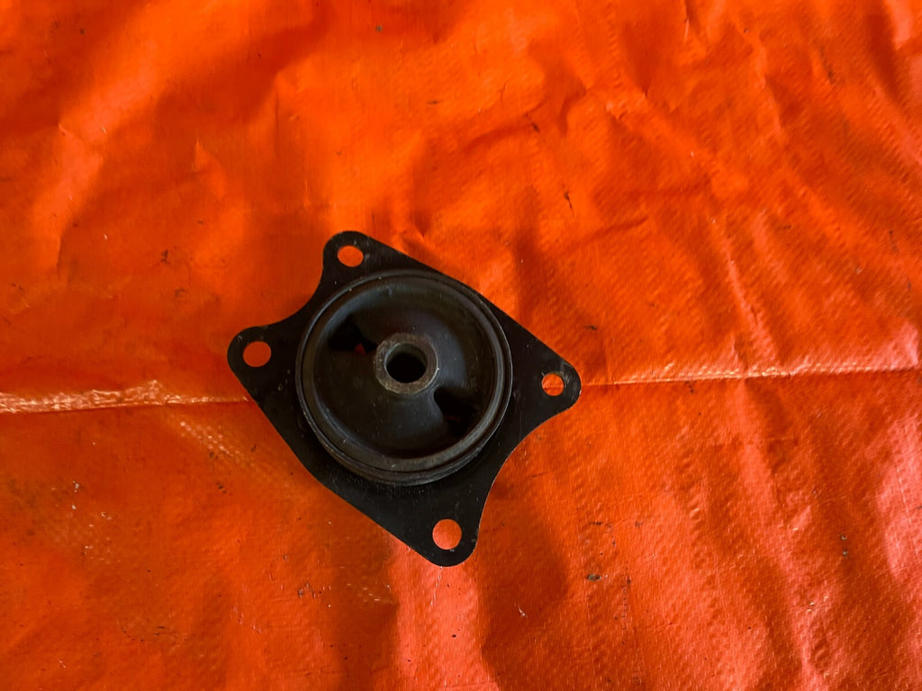 00 09 HONDA S2000   PASSENGER RIGHT DIFFERENTIL RUBBER MOUNT   OEM FACTORY OE7