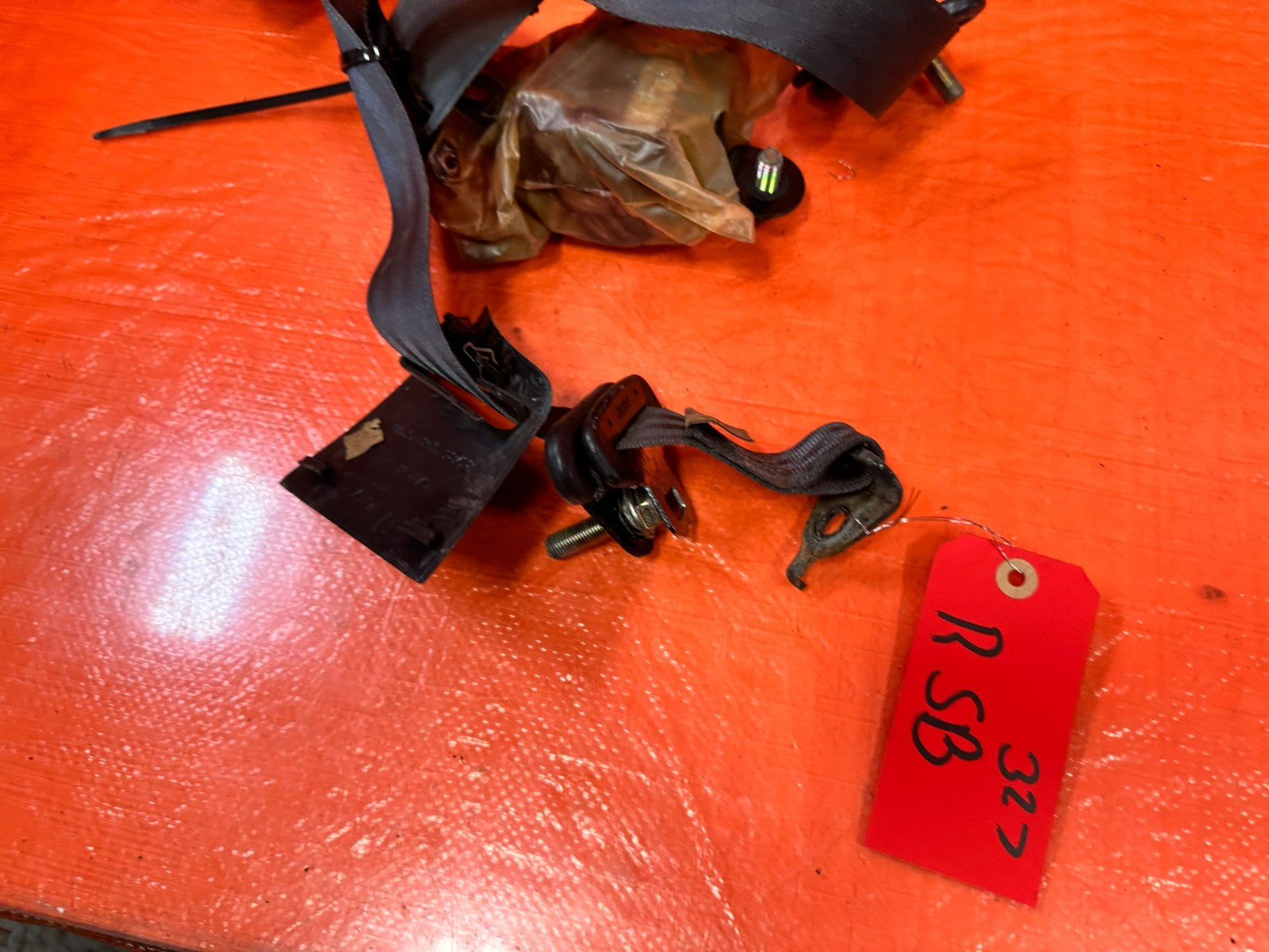 92 95 HONDA CIVIC 2D COUPE REAR SEAT BELT SET   LEFT & RIGHT SEAT BELTS OEM 3273