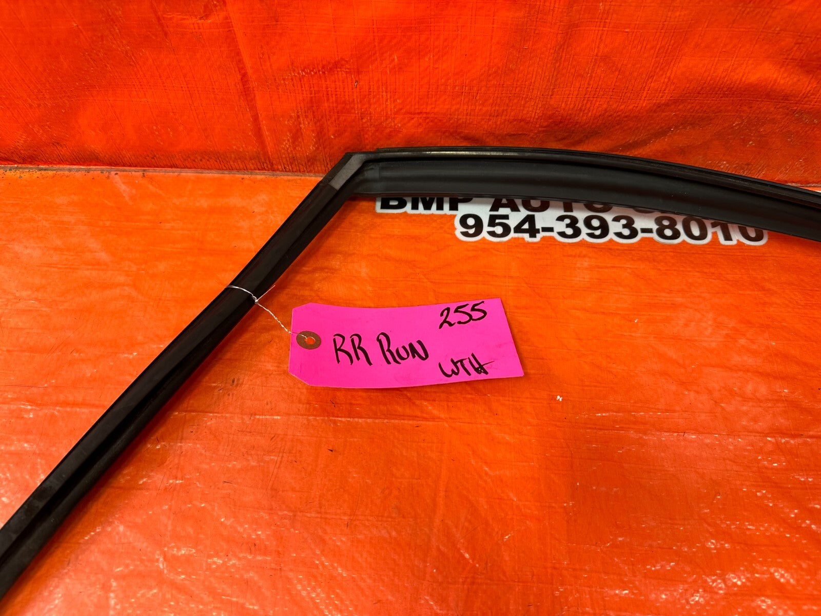 04 08 ACURA TSX   PASSENGER RIGHT REAR WINDOW GLASS RUN CHANNEL   OEM #2555