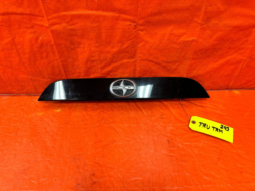 13 16 SCION FRS   REAR CENTER   TRUNK INSERT WITH SCION BADGE INSIGNIA OEM 2930