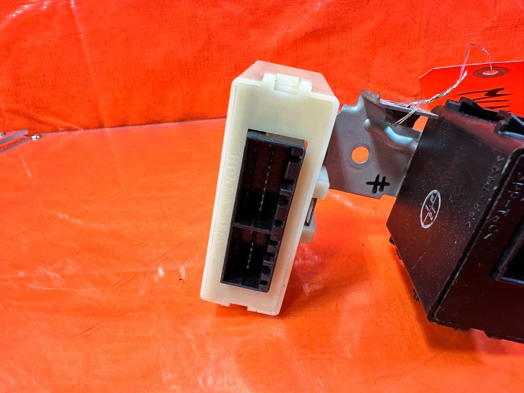 02 06 ACURA RSX   CRUISE CONTROL AND SECURITY CONTROL MODULE   OEM FACTORY #2717