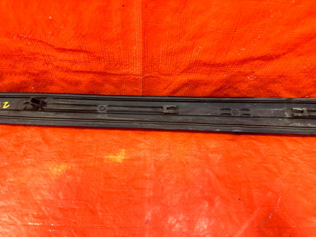 06 11 HONDA CIVIC SI 4D SEDAN   DOOR MOLDING IMPACT STRIP RIGHT FRONT OEM #2828