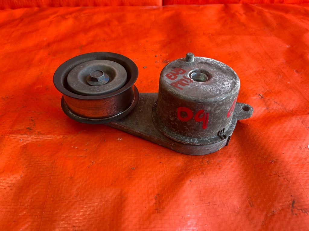 08 10 INFINITI G37 SPORT S COUPE VQ37VHR   IDLER PULLEY W/ BRACKET   OEM FACTORY2