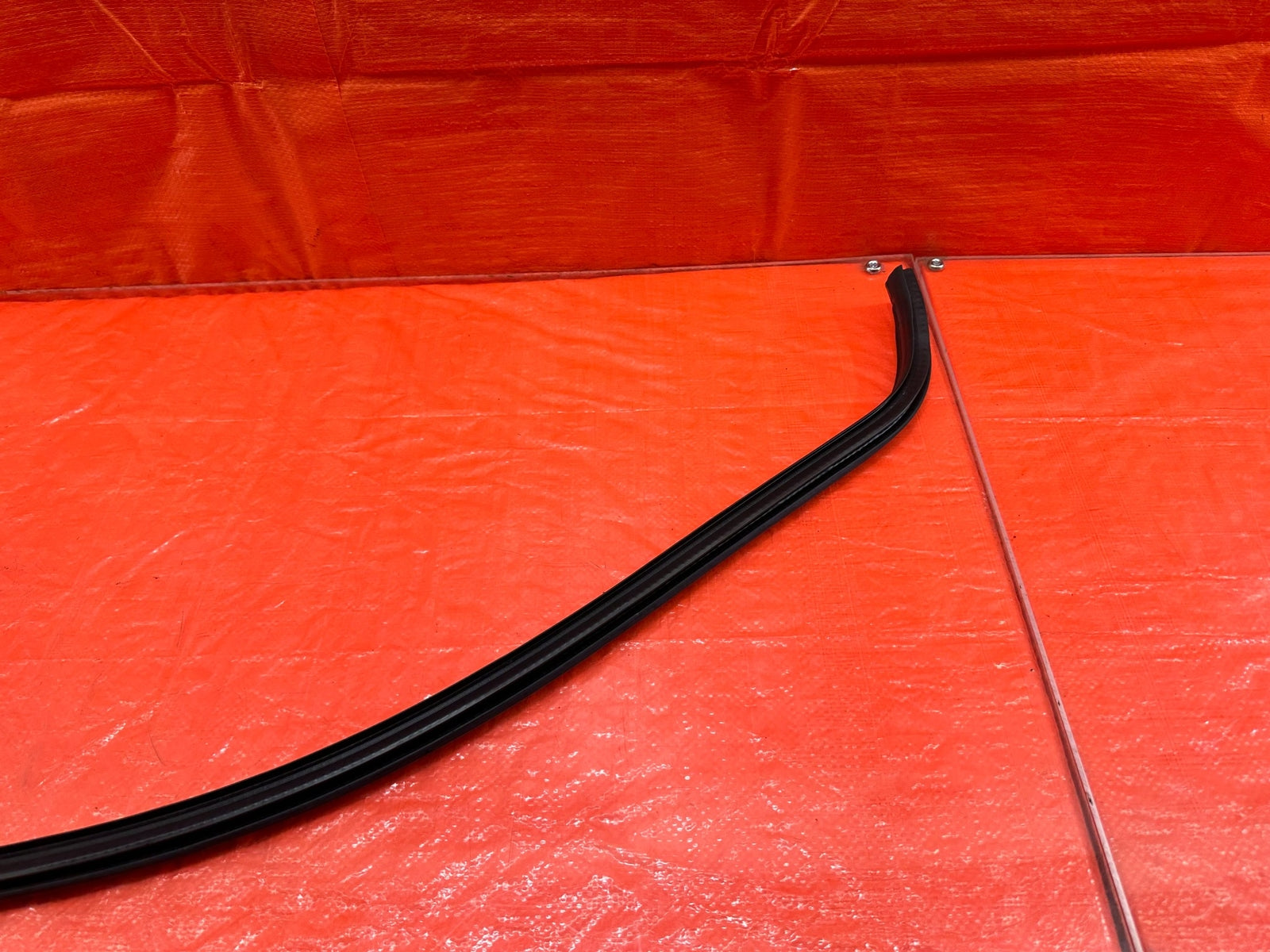 02 05 HONDA CIVIC SI EP3   CHASSIS TO DOOR OPEN TRIM WEATHER STRIP RIGHT OEM 21314