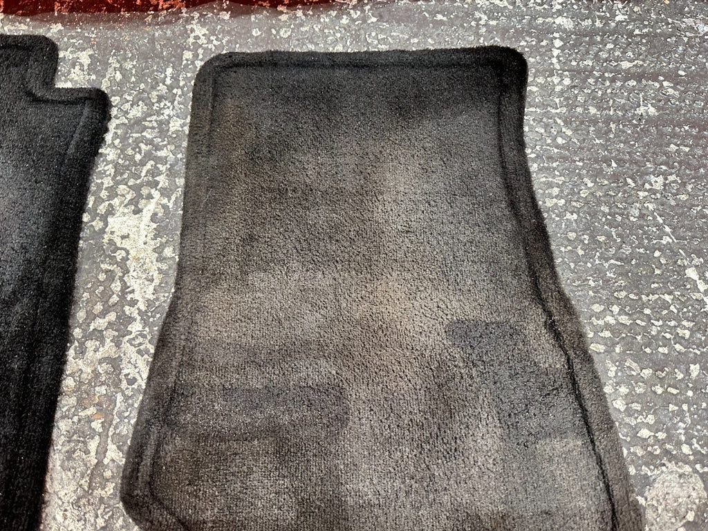 2004 04 NISSAN 350Z CONVERTIBLE LEFT AND RIGHT INTERIOR FLOOR MATS RUGS OEM 26210