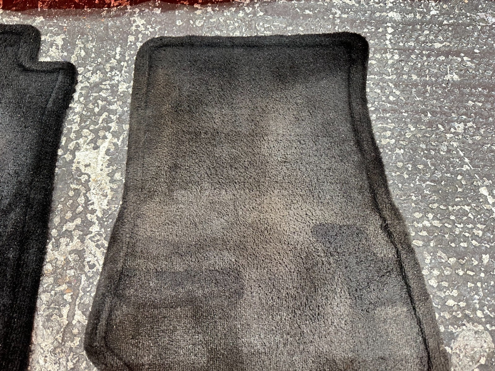 2004 04 NISSAN 350Z CONVERTIBLE LEFT AND RIGHT INTERIOR FLOOR MATS RUGS OEM 26210