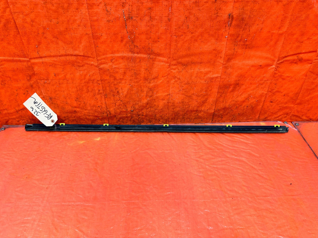 10 16 HYUNDAI GENESIS COUPE   PASSENGER RIGHT EXTERIOR WINDOW GLASS TRIM OEM 3267
