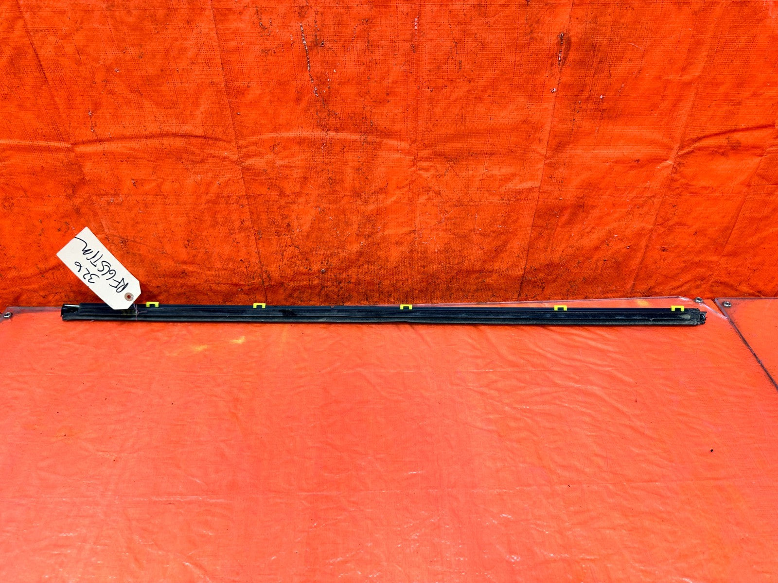 10 16 HYUNDAI GENESIS COUPE   PASSENGER RIGHT EXTERIOR WINDOW GLASS TRIM OEM 3267