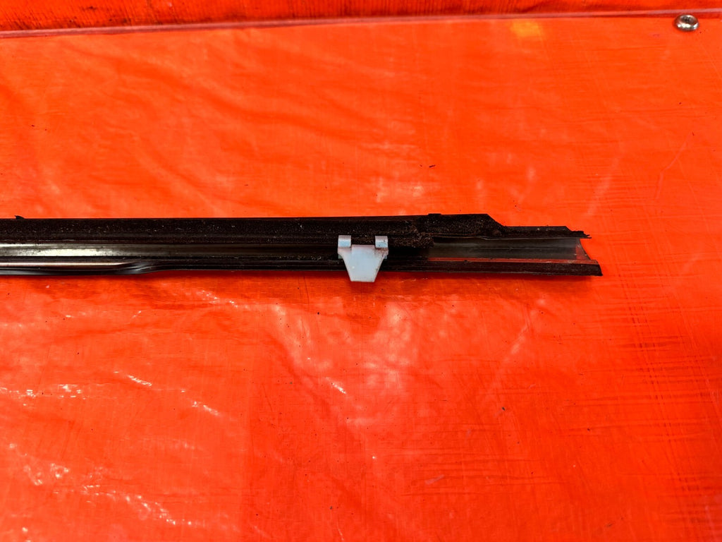 92 96 HONDA PRELUDE   DRIVER LEFT EXTERIOR WINDOW GLASS TRIM   OEM #27312