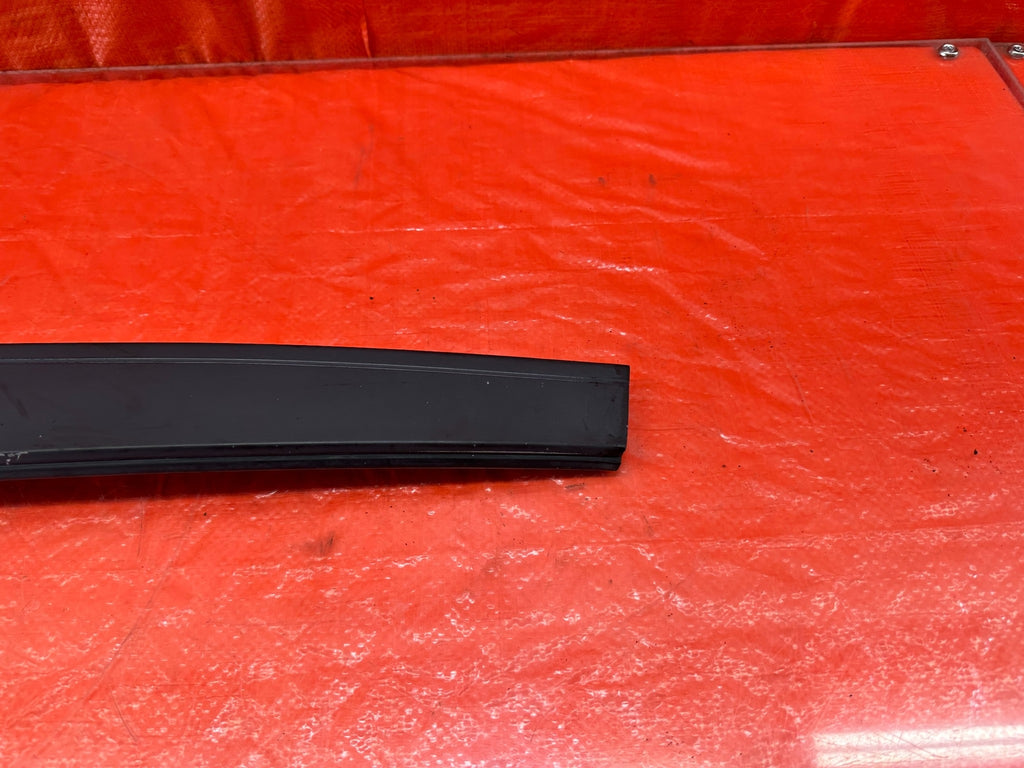 95 98 HONDA ODYSSEY   PASSENGER RIGHT REAR DOOR SASH TRIM   OEM FACTORY #1934