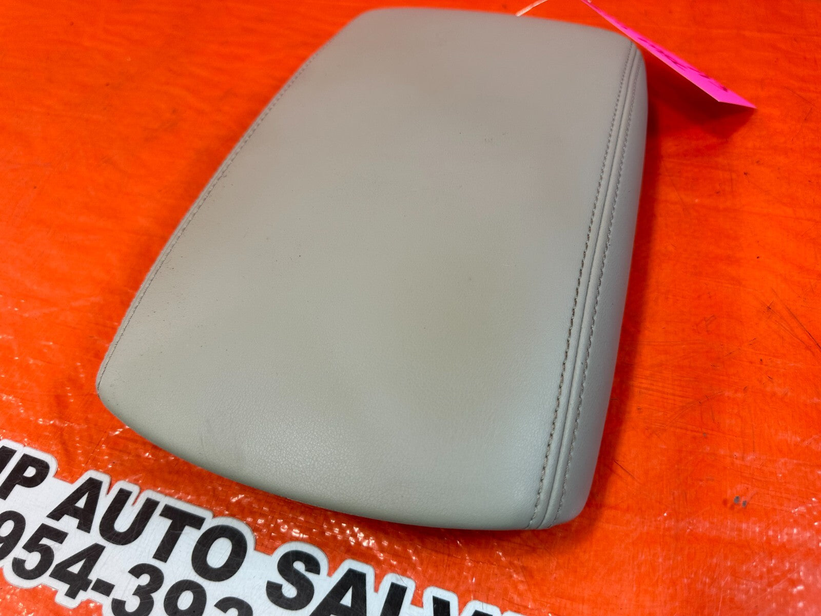 16 20 INFINITI Q50   LEATHER ARM REST CENTER CONSOLE COVER LID   IVORY / GRAY 136