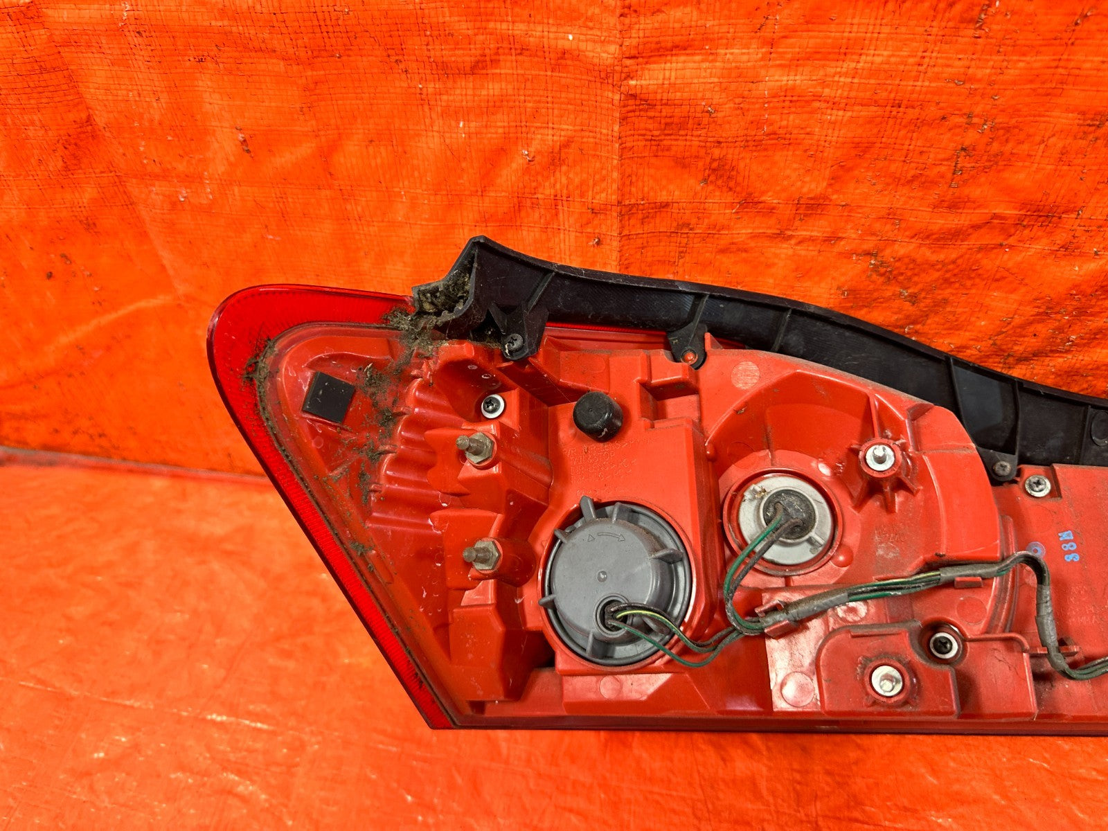 11 15 INFINITI G37 CONVERTIBLE   PASSENGER RIGHT TAIL LIGHT TAIL LAMP   OEM 32911