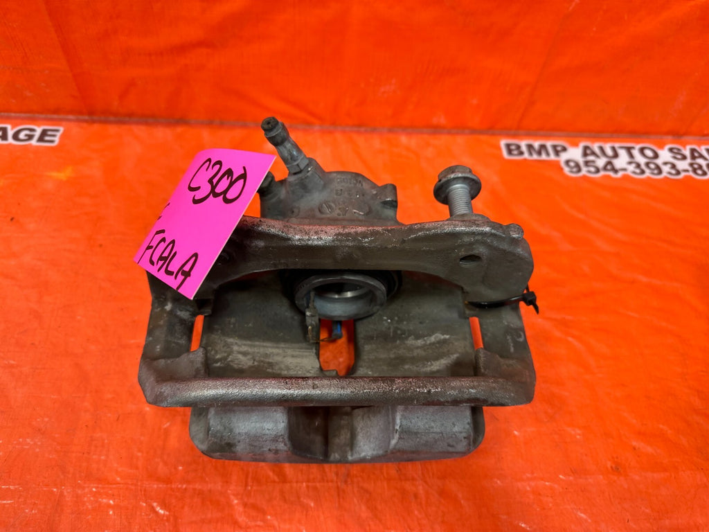 15 20 MERCEDES BENZ   W205   C300   NON SPORT   RIGHT FRONT BRAKE CALIPER OEM 16