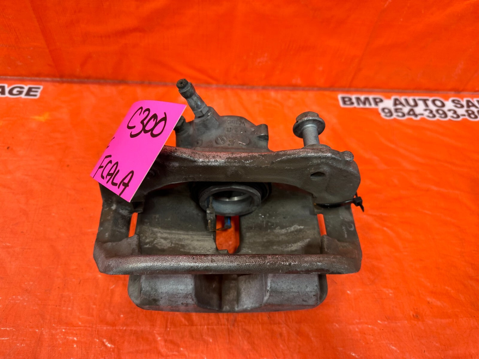 15 20 MERCEDES BENZ   W205   C300   NON SPORT   RIGHT FRONT BRAKE CALIPER OEM 16