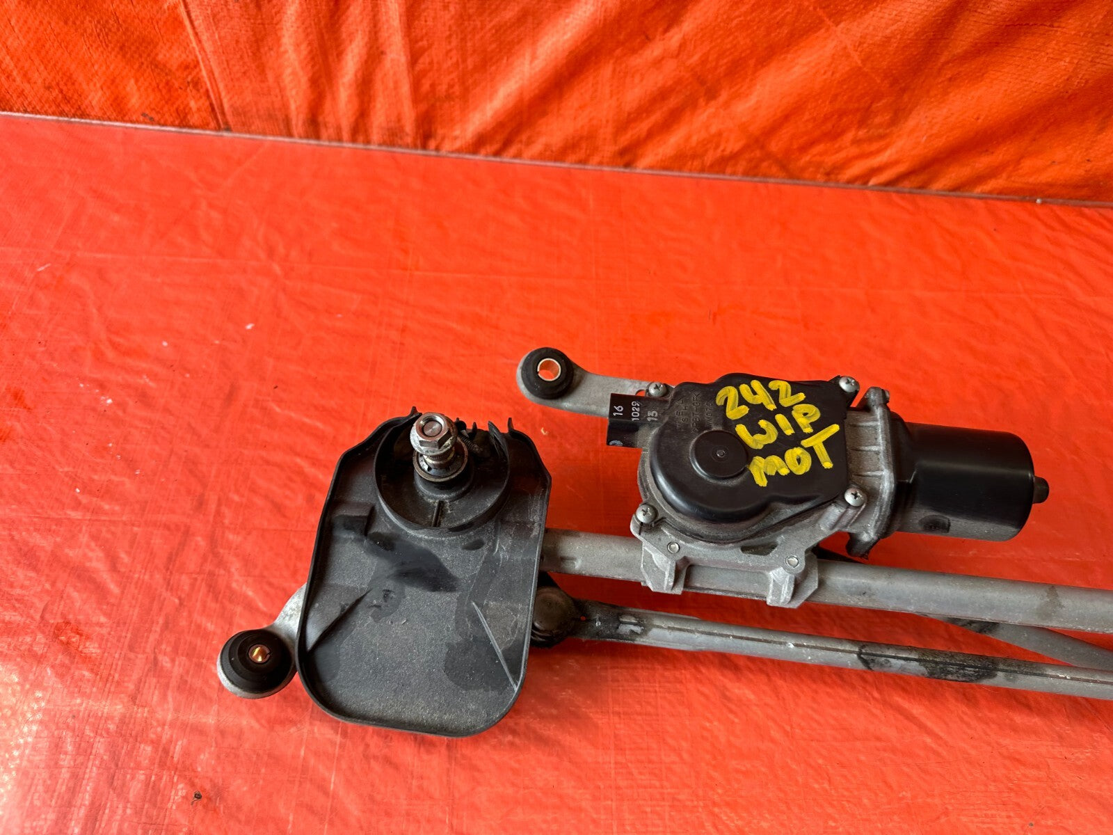 14 20 INFINITI Q50 & 17 20 Q60   WINDSHIELD WIPER MOTOR W/ LINKAGE   OEM #2425