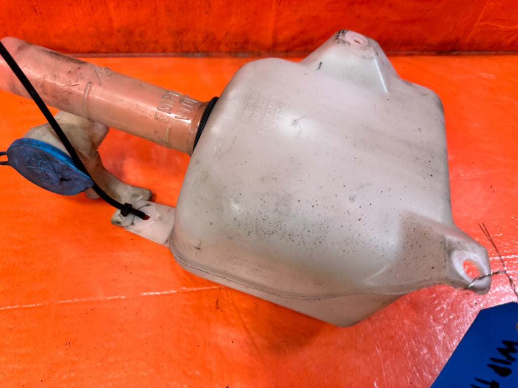 97 01 HONDA PRELUDE   WINDSHIELD WIPER FLUID RESERVOIR TANK W/ LINES & MOTOR 3237