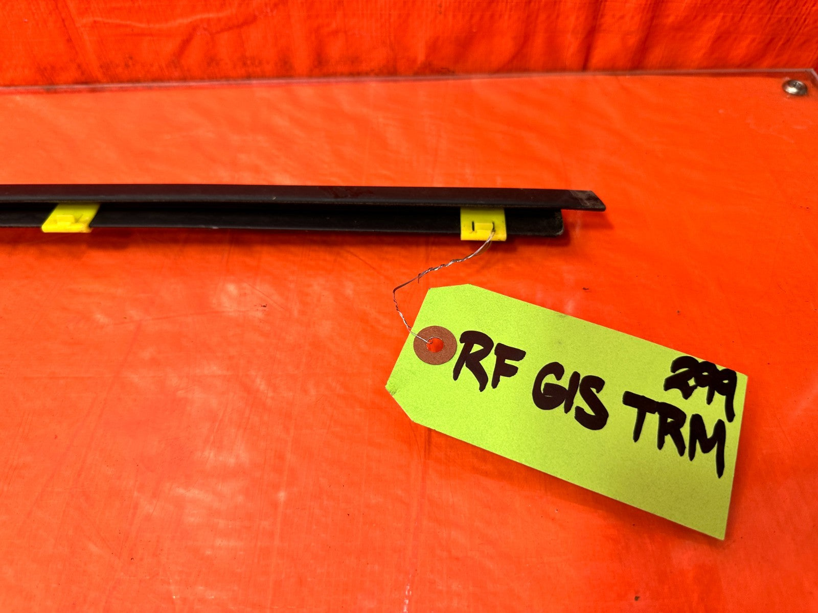 10 16 HYUNDAI GENESIS COUPE   PASSENGER RIGHT EXTERIOR WINDOW GLASS TRIM OEM 2991