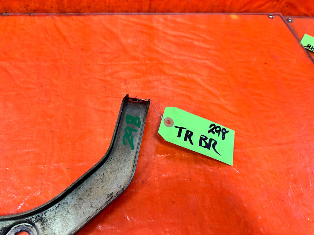 03 07 INFINITI G35 COUPE   EXHAUST MANIFOLD HEADER MOUNTING BRACKET   OEM 2981